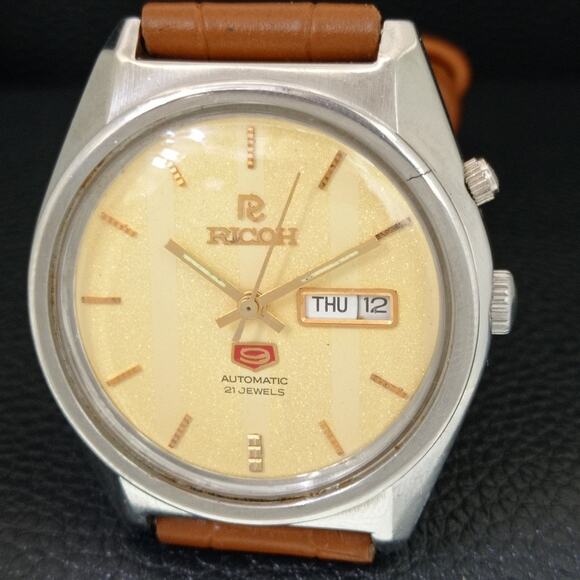 Vintage ricoh automatic mens - Gem Vintage 1982 Ricoh Automatic Mens Silver Watch W/daydate & Red accents